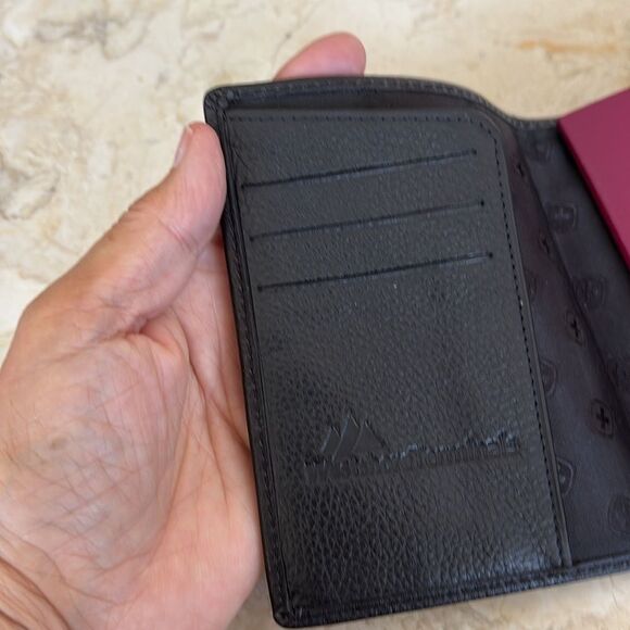 SwissGear Leather Passport & Card Holder - Picture 8 of 10